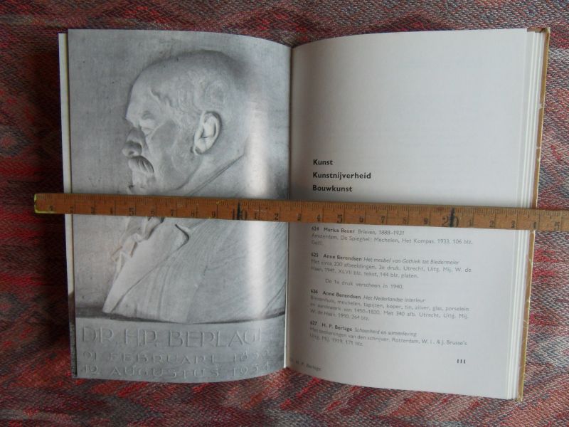 Jong, Dirk de (samenstelling). - Den Gulden Winckel. - Overzicht van de representatieve uitgaven in de afgelopen vijftig jaar verspreid door de boekhandel.