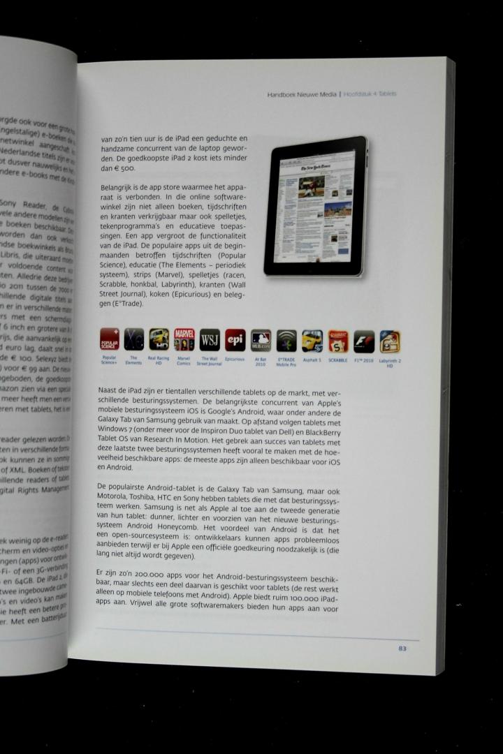Bakker, Tom en Bakker, Piet - Handboek Nieuwe Media. Digitale technologieën begrijpen en gebruiken (2 foto's)
