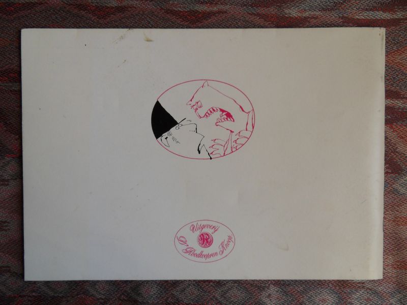 Hoefnagels, Peter (tekst); Len Munnik (tekeningen). [ Peter Hoefnagels 1927 - 2011 ]. - Maissie, De Moord en de NV Rotmachine. --- 1e druk, 1982. Oblong formaat, kartonnen geïllustreerde platten. 40 pp. In praktisch nieuwstaat, geen naam ingeschreven. Strips met onderteksten.