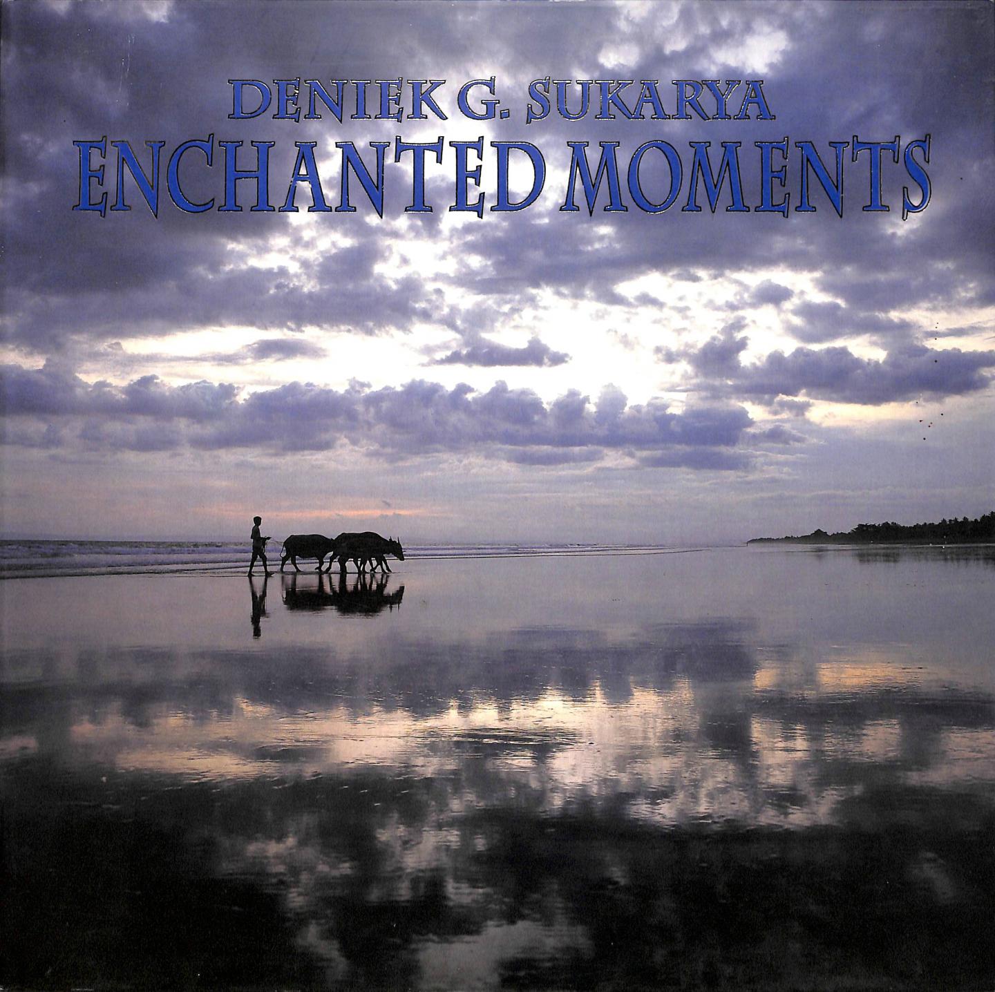 Sukarya, Deniek G, - Enchanted moments. Fotoboek indonesië