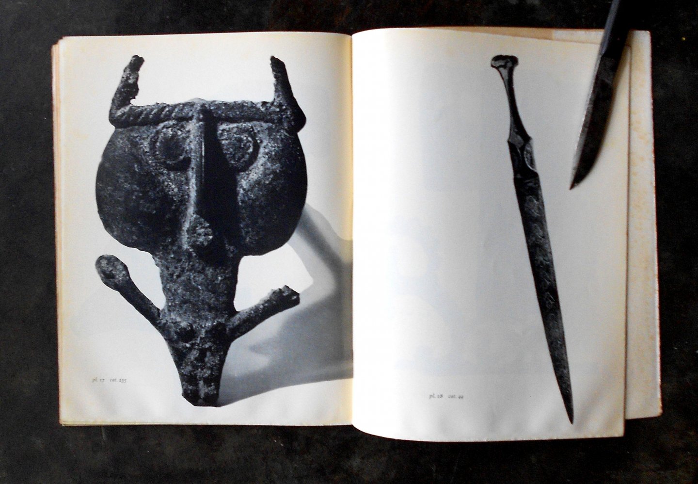 Godard, Y.Et A. - Bronzes du Luristan. avec 33 reproductions. Collection E. Graeffe