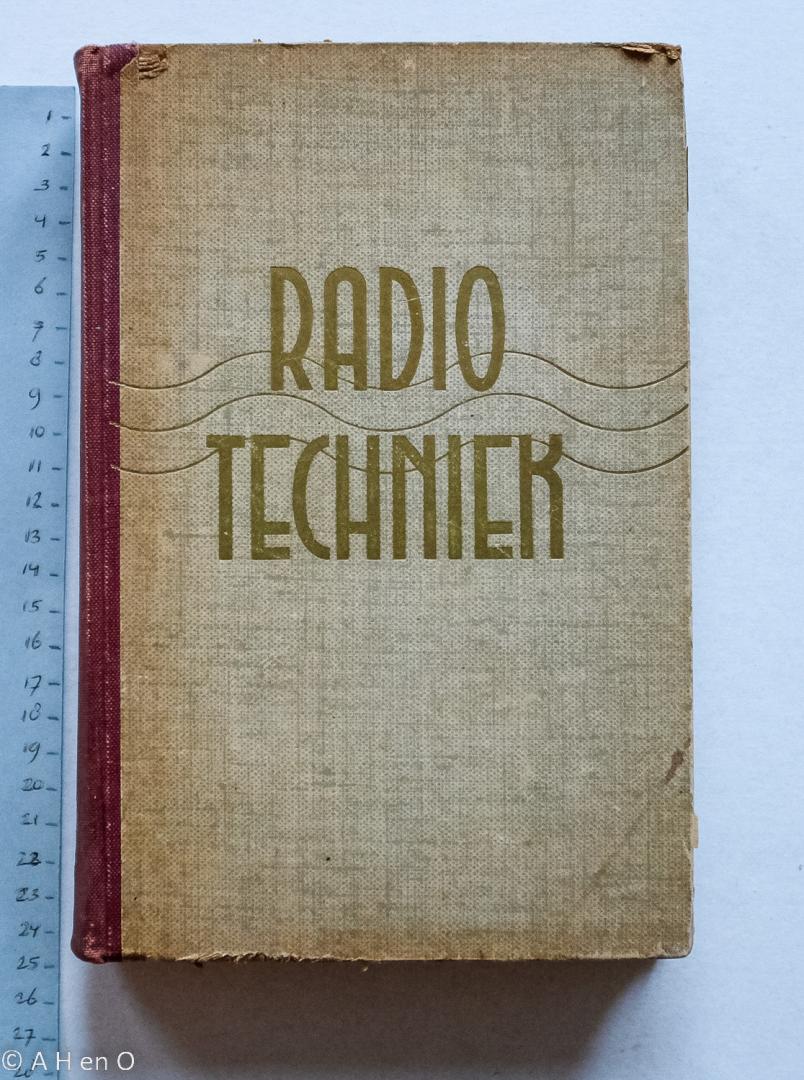 Diks, P.J.J. - Radiotechniek - Practische handleiding voor de radio-ontvangsttechniek