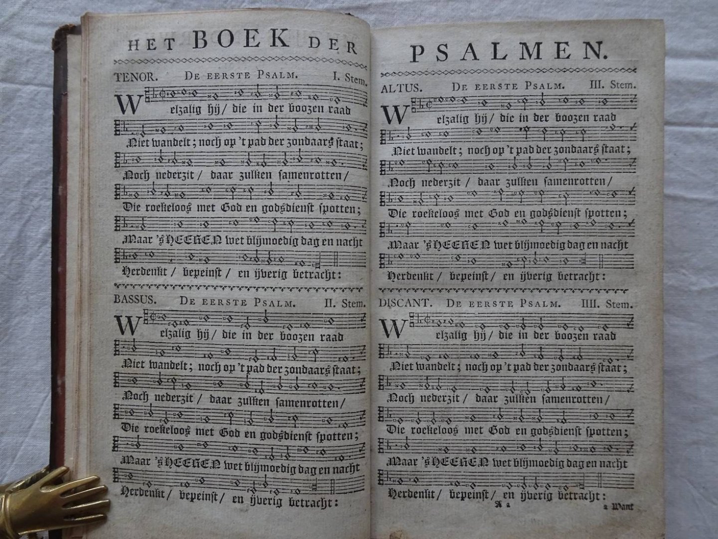 N.n.. - Het Boek der Psalmen, nevens de Geangen bij de Hervormde Kerk van Nederland in gebruik; Uit drie berijmingen, in den jaare 1773, gekooren, met de nodige daar in gemaakte veranderingen. Geheel op Muziek-Nooten met de IIII. stemmen , Als: Tenor,...
