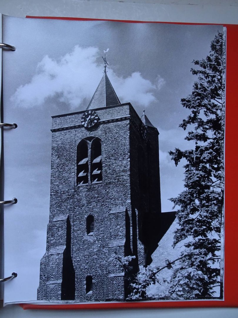 N.n.. - Gemeente Borsele. Landschap met 15 dorpen. Fotoboek, aangeboden aan de Commissaris der Koningin in Zeeland en mevrouw van Aertsen, bij het officieel gemeente-bezoek op donderdag, 17 januari 1974.