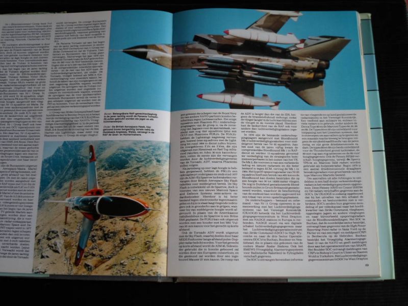 Hewish, M. & B.Sweetman, BC Wheeler, B.Gunston - Luchtstrijdkrachten van de wereld, Overzicht van luchtmachten en marine luchtvaartdiensten