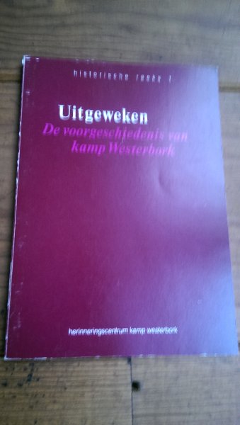 Mulder, Dirk en Prinsen, Ben (onder redactie van) - Uitgeweken.  De voorgeschiedenis van kamp Westerbork. Historische reeks 1