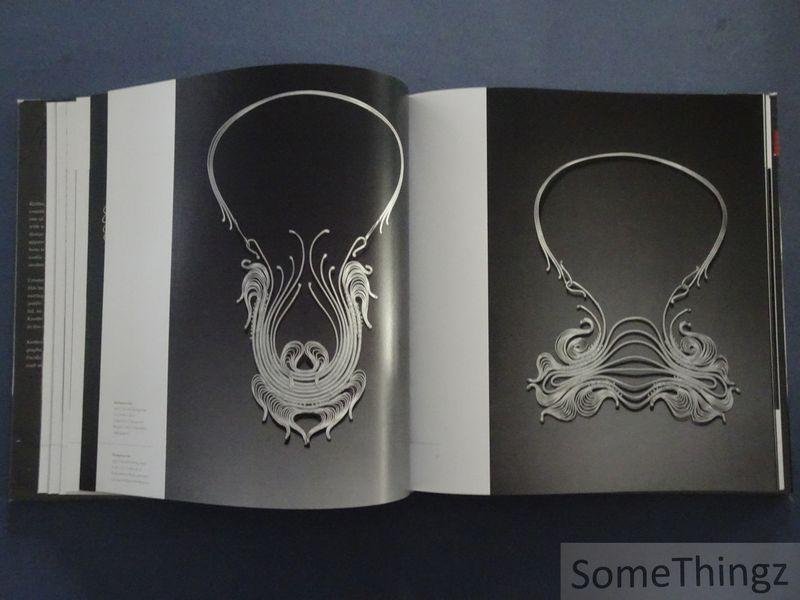 Jeannine Falino, Janet Koplos, Stefano Catalani - Knitted, Knotted, Twisted and Twined: The Jewelry of Mary Lee Hu.