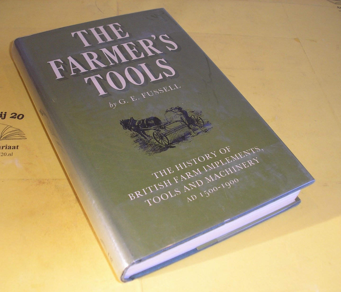 Fussell, G.E. - The farmer's tools. The history of British farm implements , tools and machinery ad 1500-1900.