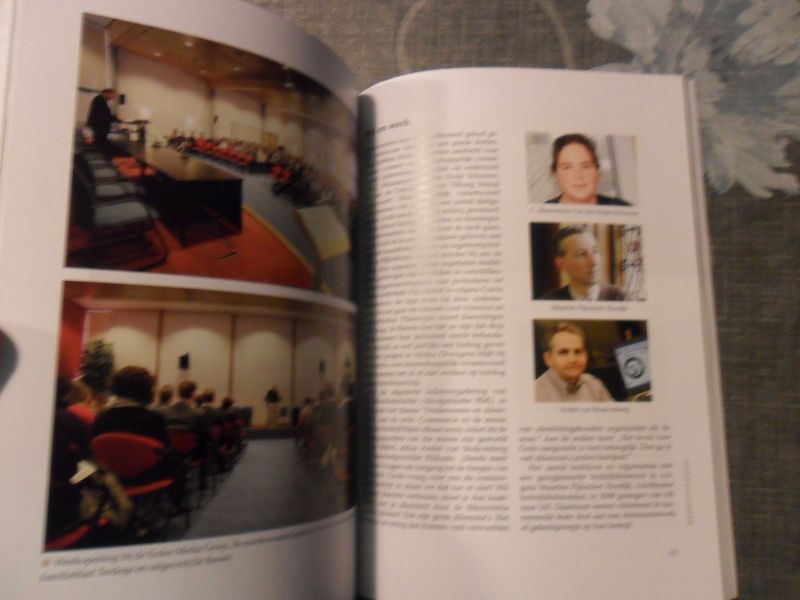 Groothedde A. / Janse C.S.L. - De kerk in het midden