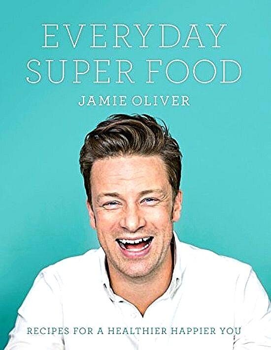 Oliver , Jamie . [ ISBN 9780718181239 ] 2418 - Everyday Super Food. ( Recipes die a healthier happier you. ) No matter how busy you are, you'll find that healthy eating the Jamie way is both straightforward and achievable, making it super easy to choose exactly the kind of meals that suit you. -