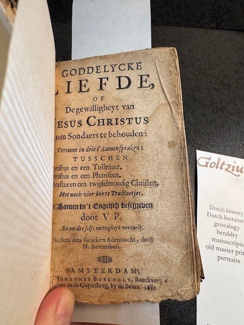  - Goddelycke liefde, of De gewilligheyt van Jesus Christus om sondaers te behouden : vertoont in drie t'samenspraken ... met noch vier korte tractaetjes. / t'Samen in 't Engelsch beschreven door V.P. En ... vertaelt. Neffens Den swacken ademtoch...