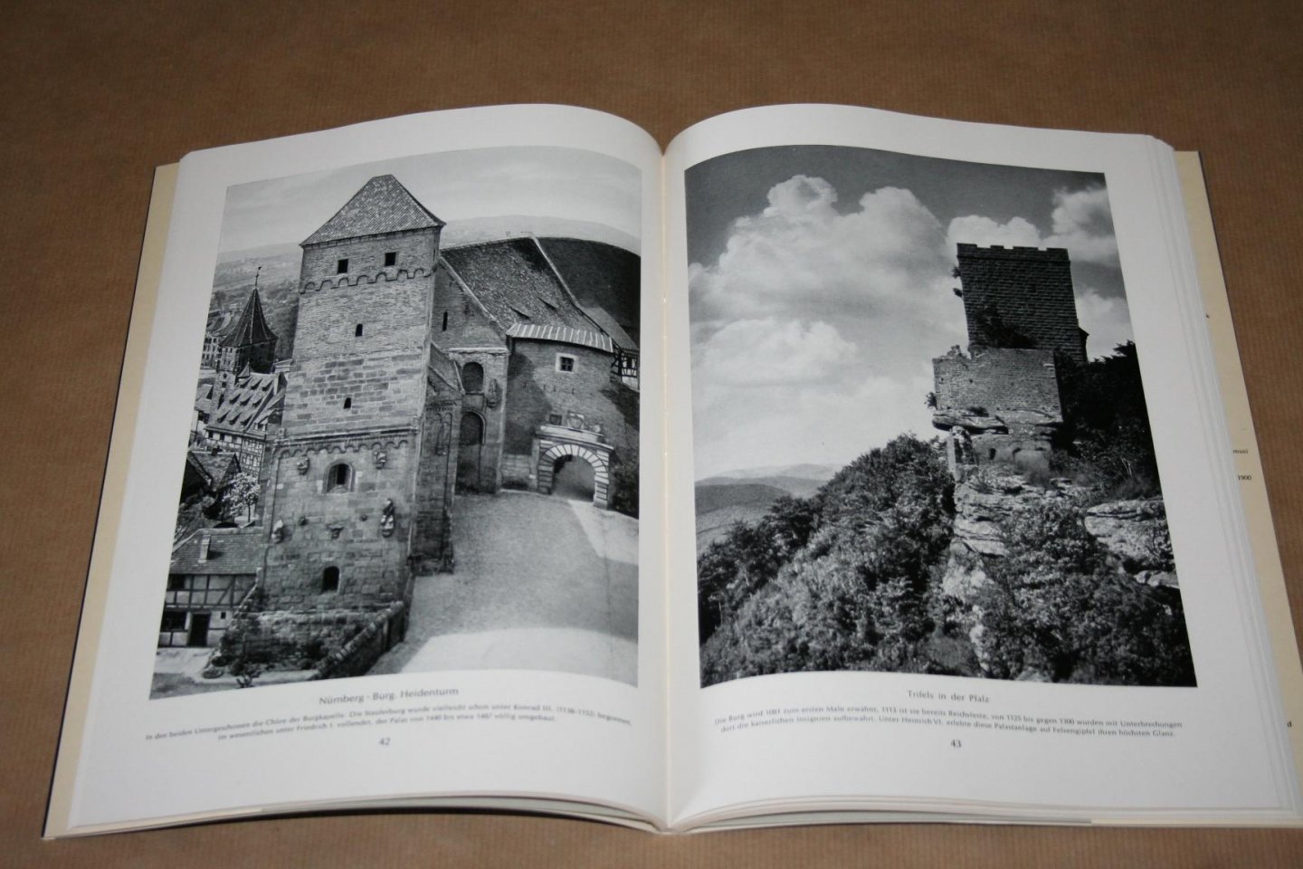 Leo Bruhns - Hohenstaufenschlösser in Deutschland und Italiën   -- (Die Blauen Bücher)