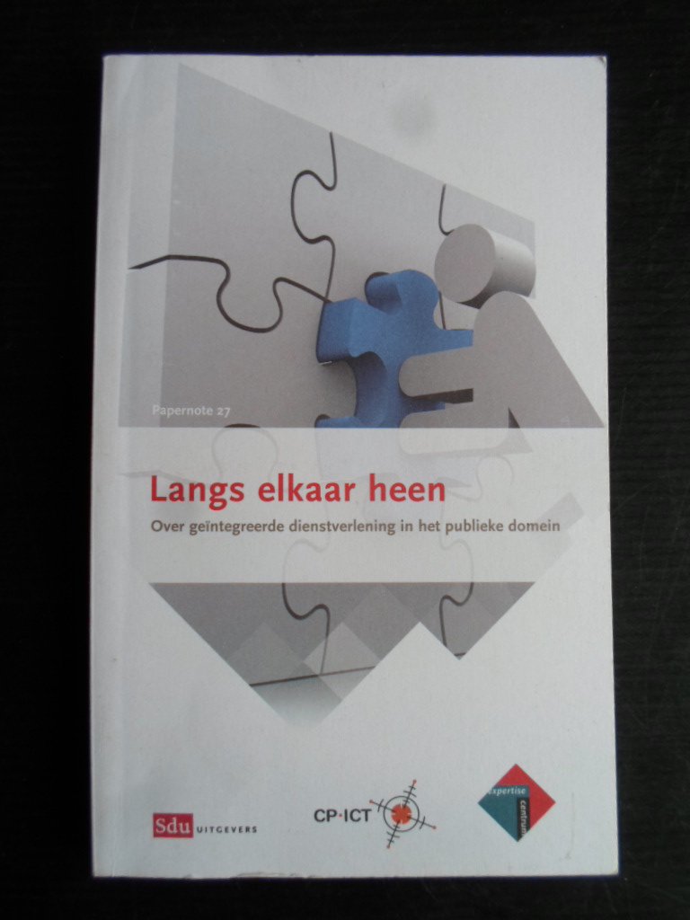 Berg ea, G.van den - Langs elkaar heen, Over geïntegreerde dienstverlening in het publieke domein