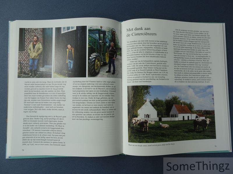 Smallegange, Gerard. - Leven op 't Hof. Mensen en beesten op Zeeuwse boerderijen.