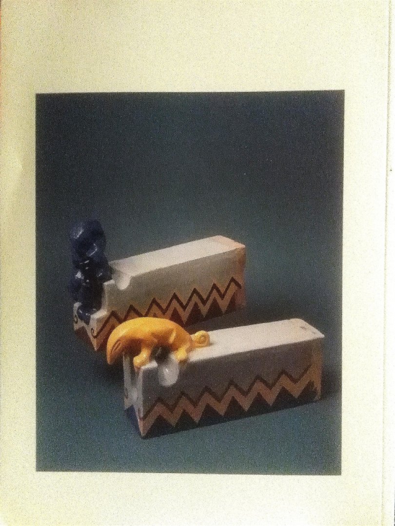 Spitzen , Wim . & Antoine Verschuuren . inv 2237 - ESKAF. Eerste Steenwijker Kunst-Aardewerk Fabriek 1919-1934. (Vormen uit Vuur. Mededelingenblad Nederlandse vereniging van vrienden van ceramiek en glas. - nr. 170/171).  Rijk geïllustreerde en uitvoerig gedocumenteerde geschiedenis van de -