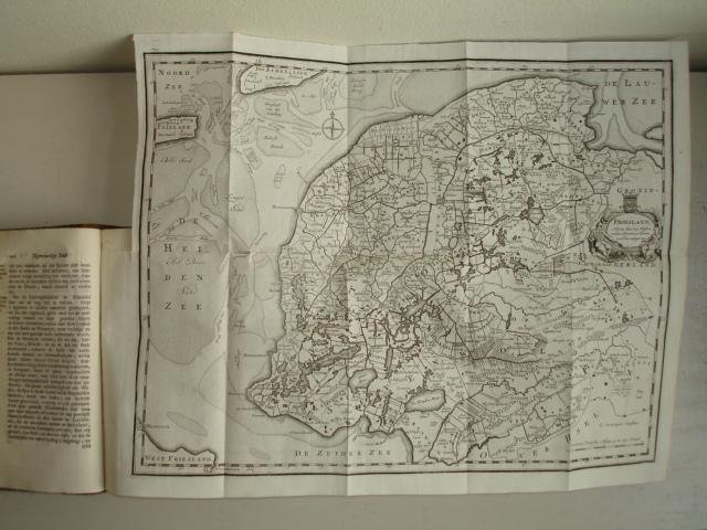  - Hedendaagsche Historie of Tegenwoordige Staat van Alle Volkeren, XXIIIe-XXVIe deel. Behelzende de Beschryvinge der Vereenigde Nederlanden, En wel in 't byzonder van Friesland. Met Naauwkeurige Landkaarten en Printverbeeldingen versierd. Deel I...