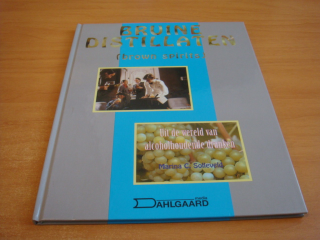 Solleveld, Marina, C - Bruine Distillaten - ( Brown spirits ) uit de wereld van alcoholhoudende dranken