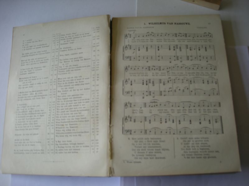 Kalff, G. /  Lange.Dan de, Loosjes A. - Nederlandsch Volksliederenboek - Eersten bundel (144 liedteksten met muzieknoten),