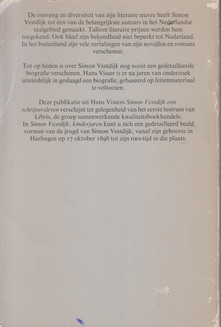 Visser  (Leeuwarden, 27 november 1936 - Maassluis, 22 augustus 2001) in samenwerking met Max Nord, Ir Hans - Simon Vestdijk : Kinderjaren. Simon Vestdijk, kinderjaren - Een gedetaileerd beeld vanaf zijn geboorte in Harlingen op 17 okt. 1898 tot zijn HBS tijd in die plaats. Voorpublikatie van de eerste twee hoofdstukken van de biografie over Simon Vestdijk: