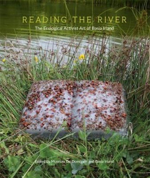 Lucy R. Lippard ; Amanda Boetzkes ; Miriam Sagan ; Roel Arkestein ; Basia Irland ; Kathleen Dean Moore ; Kirsten Pai Buick ; Carri J. LeRoy - Reading the River