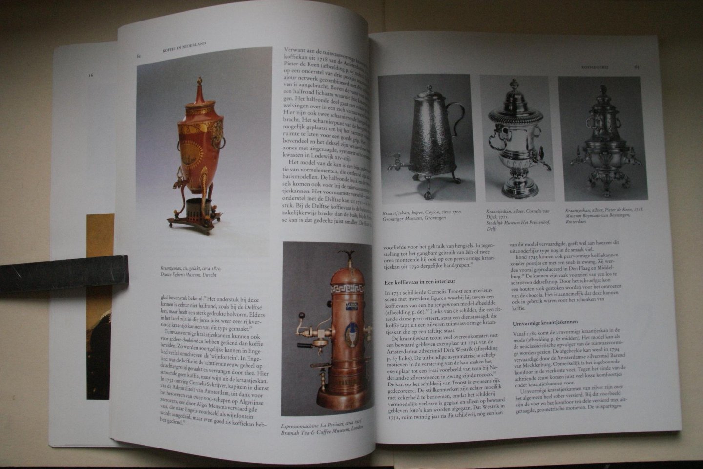 Reinders, Pim; Wijsenbeek, Thera;  e.a. - 4 eeuwen cultuurgeschiedenis  KOFFIE IN NEDERLAND