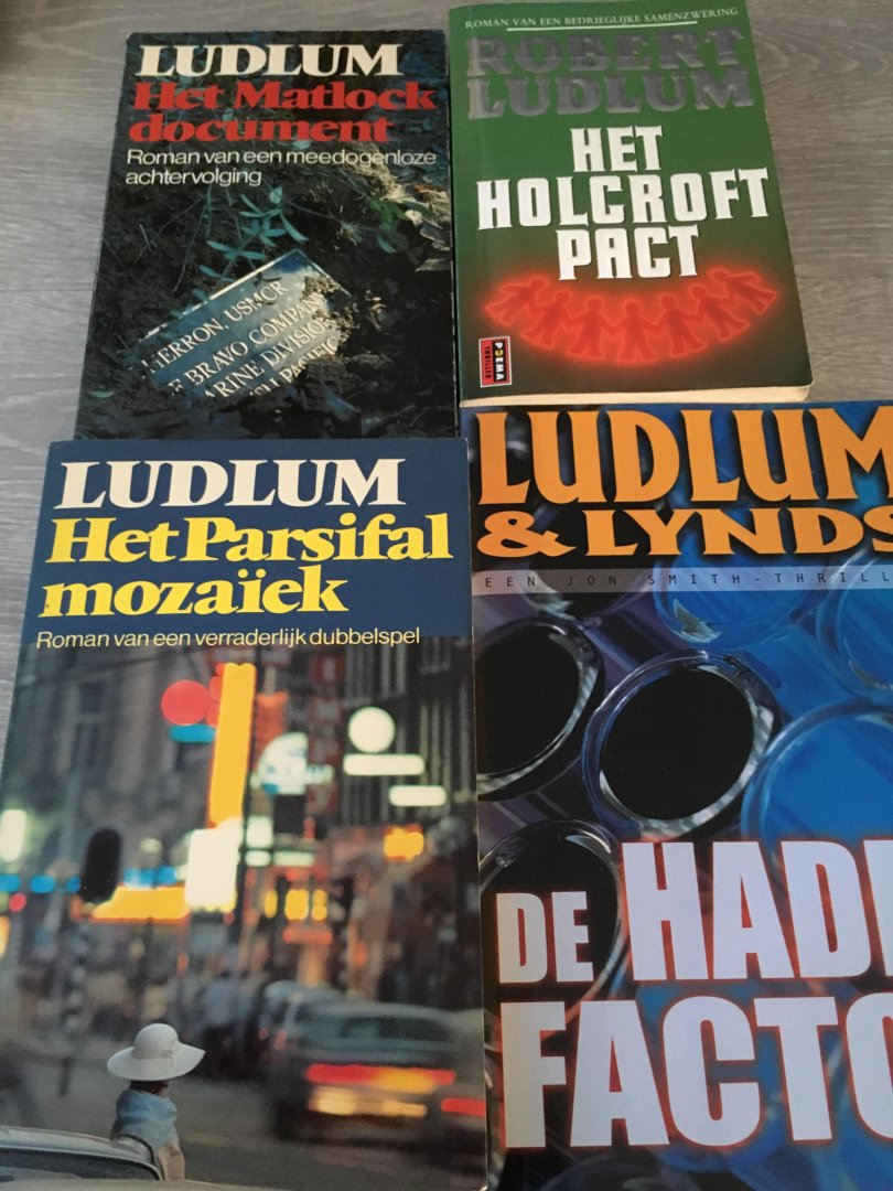 Ludlum, R. - 4 boeken van Ludlum; De hades factor, Het matlock document, het holcroft pact & Het persifal mozaïek