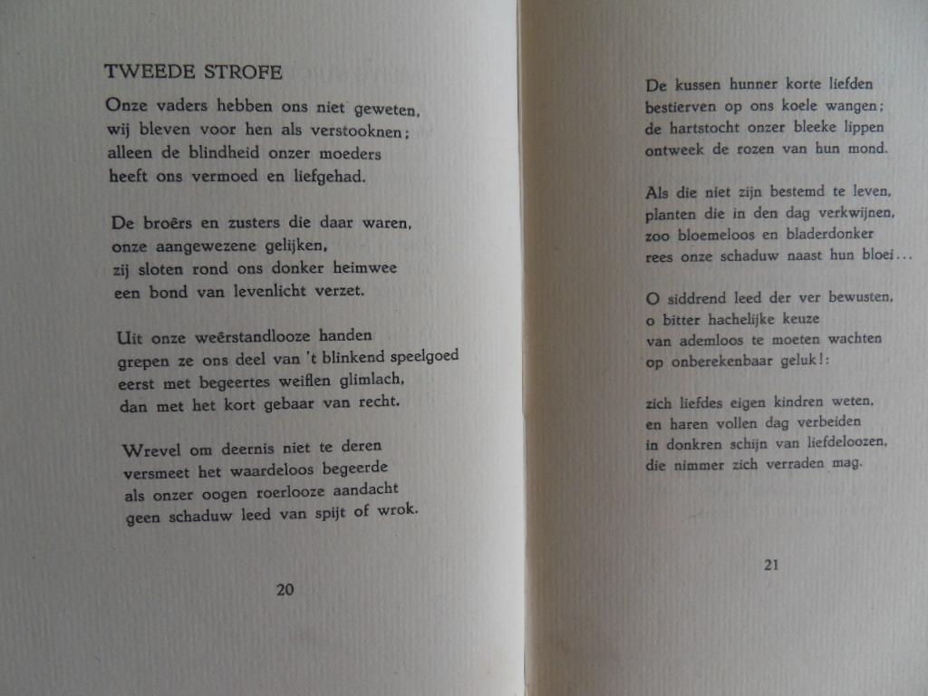 Boutens, P.C. [pseudoniem Andries de Hoghe ]. - Strofen uit de Nalatenschap van Andries de Hoghe. [ Naar het handschrift uitgegeven door P.C. Boutens ].