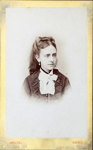 Schott, Mariette: - [Carte-de-visite Fotografie]