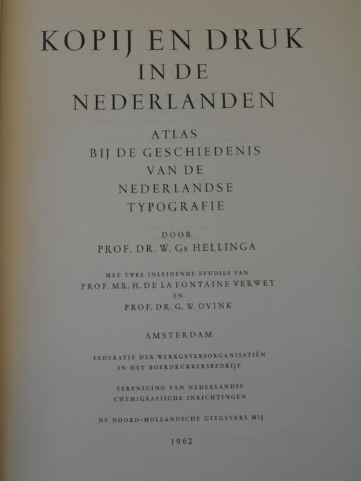 Hellinga, Prof.Dr.W.Gs,   Prof.mr.H. de la Fontaine Verwey, Prof. Dr. G.W.Ovink. Amsterdeam 1962 - Kopij en Druk in de Nederlanden. Atlas bij de geschiedenis van de Nederlandse typografie. .