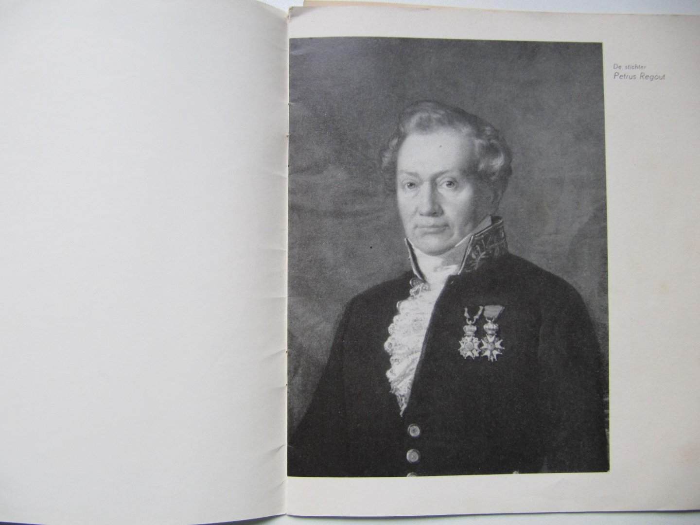  - 125 jaar Maastrichtse keramiek - Catalogus tentoonstelling Glorie van het Maastrichts aardewerk