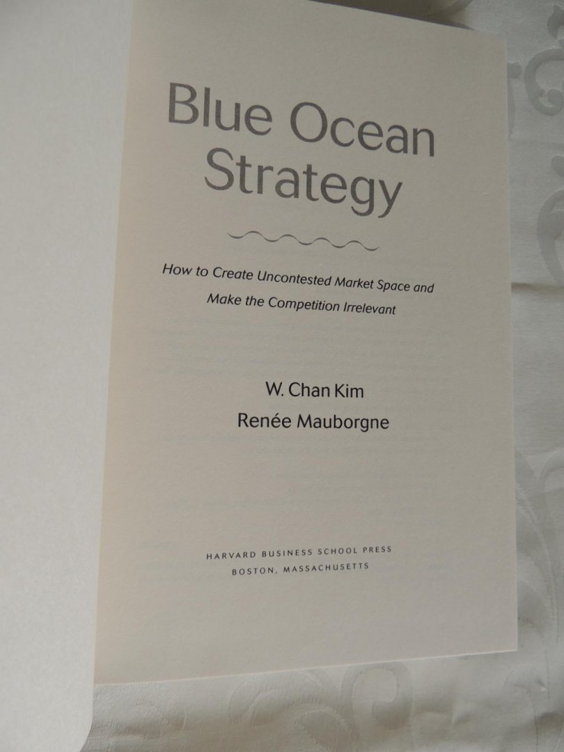 W. Chan Kim - Renée Mauborgne - BLUE OCEAN STRATEGY - How to create uncontested market space and make the competition irrelavant