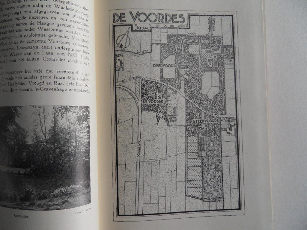 Bakker Schut, ir. P.; Doorenbos, S.G.A.; Schierbeek, dr. A. - Groen en Bloemen in Den Haag. [ Niet in de handel ]. [Met dertien kaarten en 73 figuren naar foto`s].