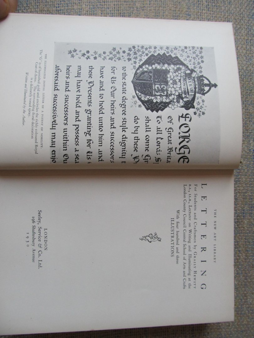 Hewitt, Graily - LETTERING for students and craftsmen. With 403 illustrations.