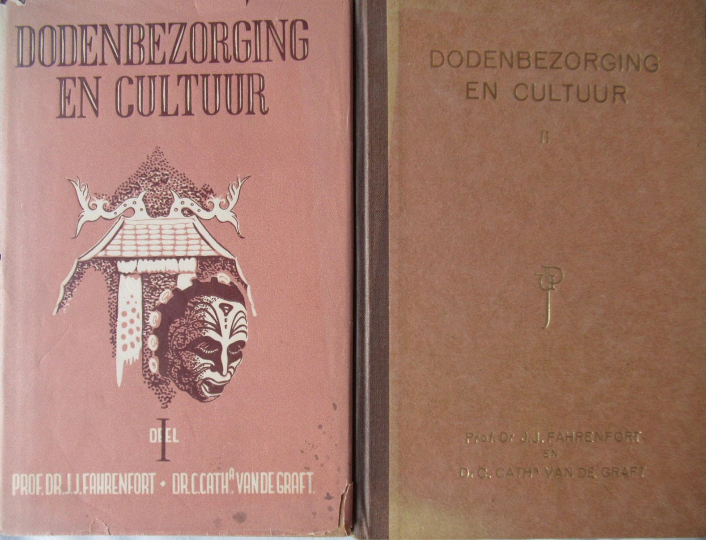 Fahrenfort, Prof. Dr. J.J. - Graft, van der Dr. C.C. - Dodenbezorging en cultuur, 2 delen.