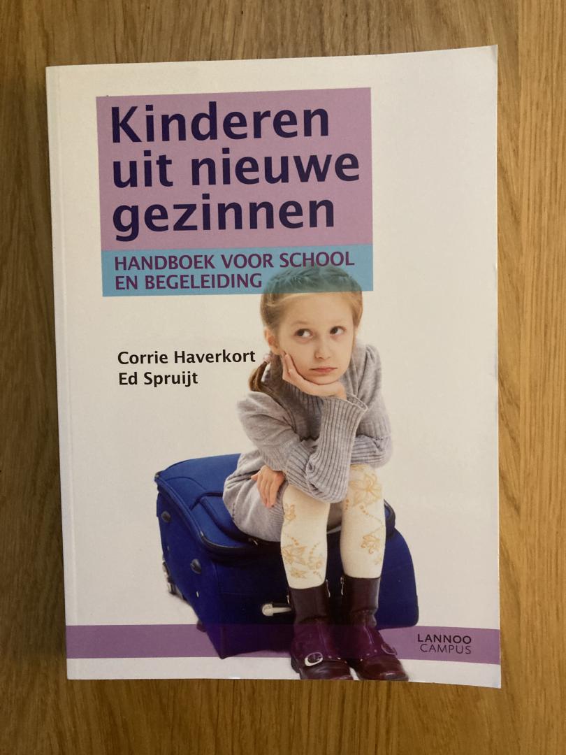 Haverkort, Corrie & Ed Spruijt - Kinderen uit nieuwe gezinnen / handboek voor school en begeleiding