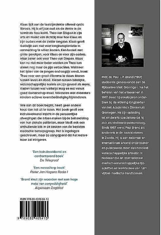 Brand, Paul . [ isbn 9789082409413 ] 5317 - De stoel van God. ( Klaas lijdt aan de taaislijmziekte oftewel cystic fibrosis. Hij is elf jaar oud als de ziekte in de terminale fase komt. Theo van Diepen is zijn arts en maakt van dichtbij mee hoe Klaas en zijn ouders met de ziekte omgaan.  -