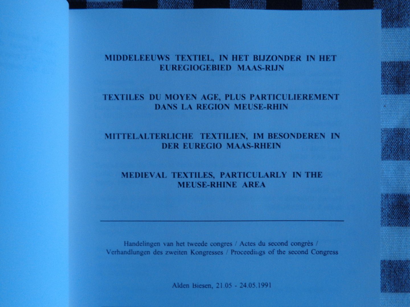 leon smets diensthoofd - middeleeuws textiel in het bijzonder in het euregiogebied  maas-rijn