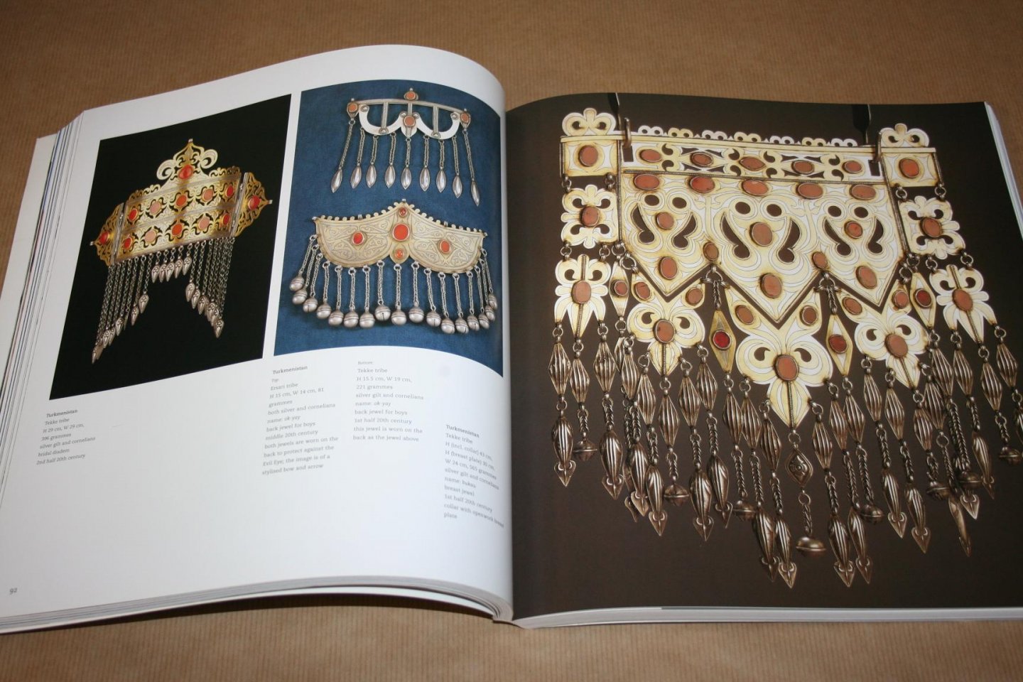 V. Newall - An Egg at Easter - A Folklore Study