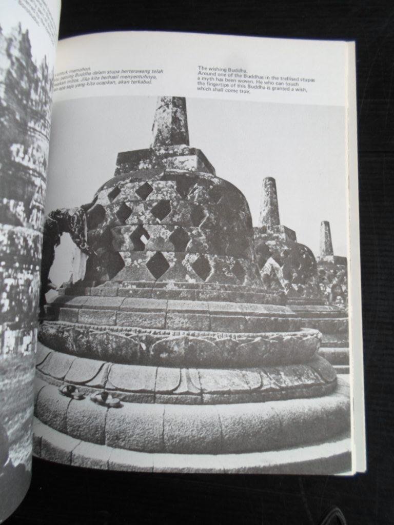 Marzuki, Vazir & Toeti Heraty - Borobudur