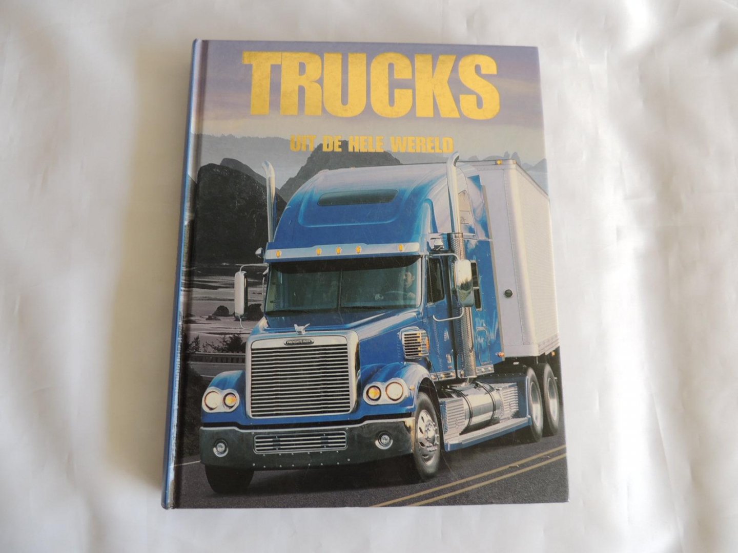 Phaneuf, Ingrid - Menzies, James - Trucks uit de hele wereld