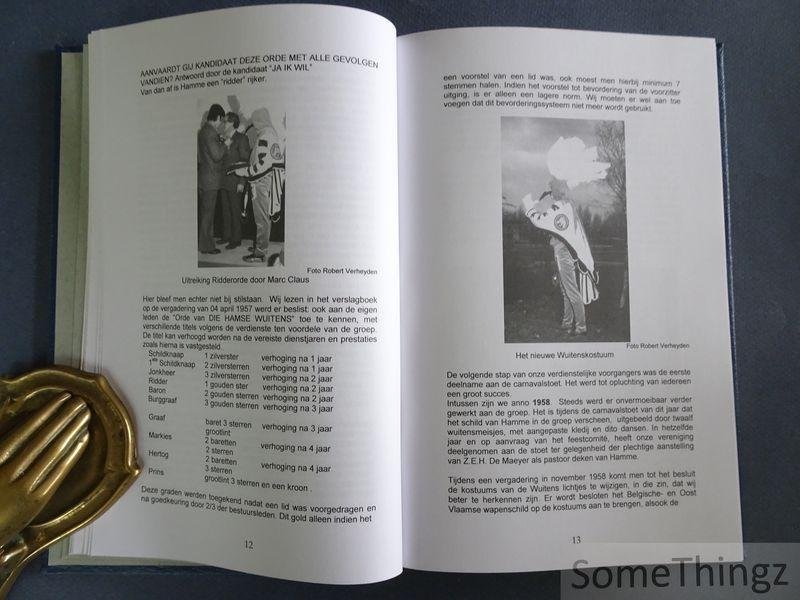 Saeys, M. en van Bossche, André. - Carnaval door de eeuwen heen: historiek & carnaval in Hamme. / Die Hamse Wuitens, 1956-2006.