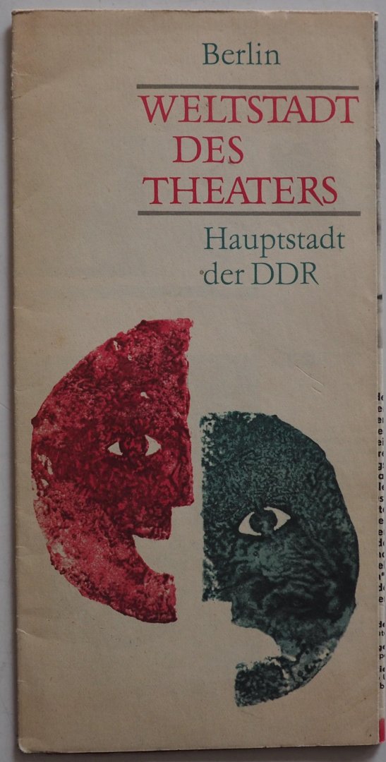  - Berlin Weltstadt des Theaters Hauptstadt der DDR  reklamefolder opgevouwen theaterroute foto`s van artiesten toneelgezelschappen enz. Opengevouwen 56 x 39 cm opgevouwen 9.5 x 19.5 cm