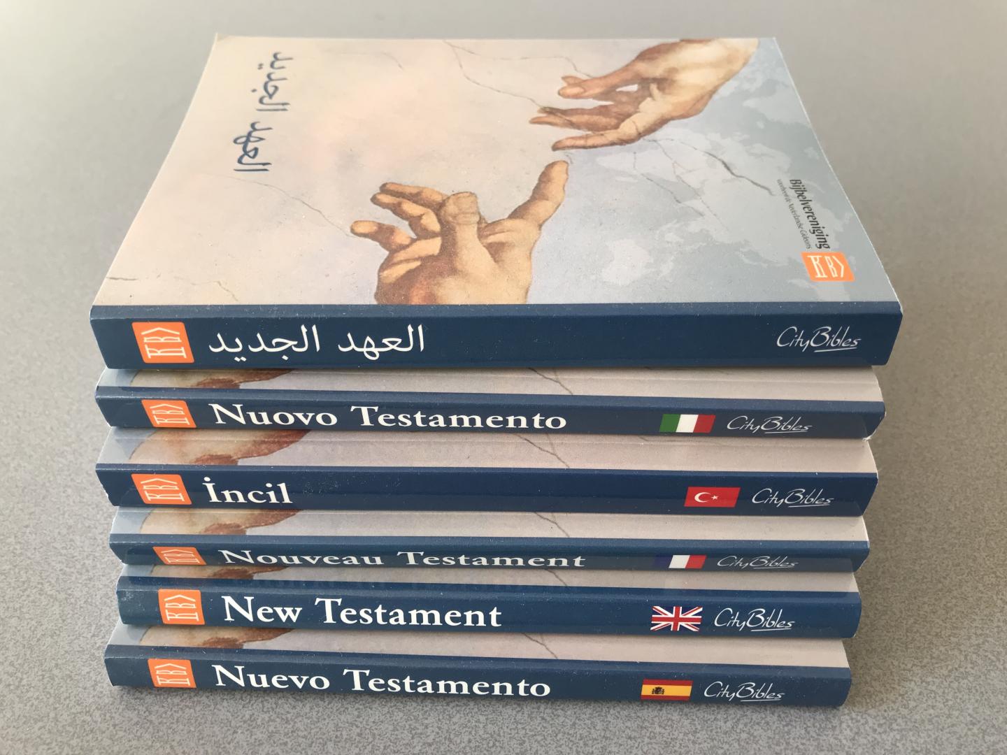  - Nieuwe Testament in Arabisch Italiaans Turks Frans Engels Spaans en in gewone taal
