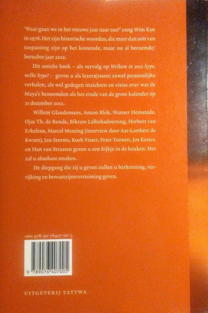 Glaudemans, Willem . & Anton Blok & Peter Toonen en vele anderen . ( Gesigneerd met een opdrachtje door de auteur Peter Toonen . ) [ isbn 9789076407005 ] - Verandering in de Lucht ? (  2012 en verder... ) 12 Bewustzijnsverruimende en kritische commentaren . )'Waar gaan we in het nieuwe jaar naar toe?'zong Wim Kan in 1976. Het zijn historische woorden, die meer dan ooit van toepassing zijn op het  -