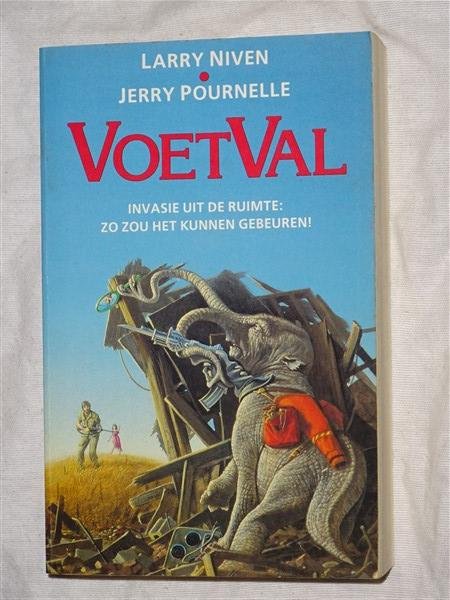 Niven, Larry & Pournelle, Jerry - VoetVal. Invasie uit de ruimte: zo zou het kunnen gebeuren.