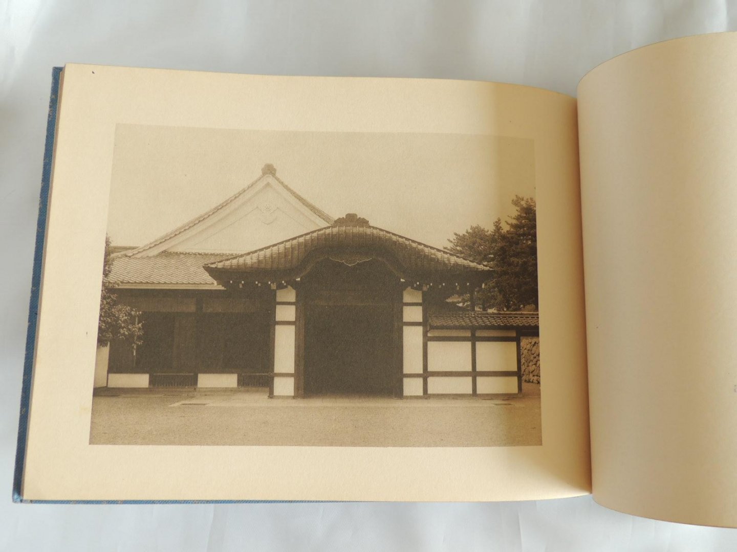  - An Art Album of the Nagoya Castle