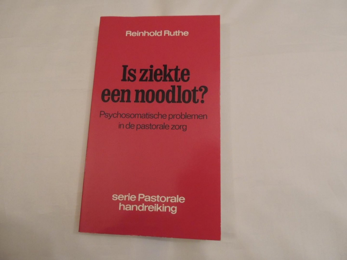 Ruthe, Reinhold - Is ziekte een noodlot  Psychosoamtische problemen in de pastorale zorg - uit de Serie Pastorale Handreiking Nr.17