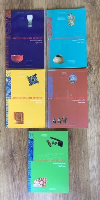 Diverse auteurs - 5 delen: Archeologische kroniek Utrecht (1988 t/m 1997)