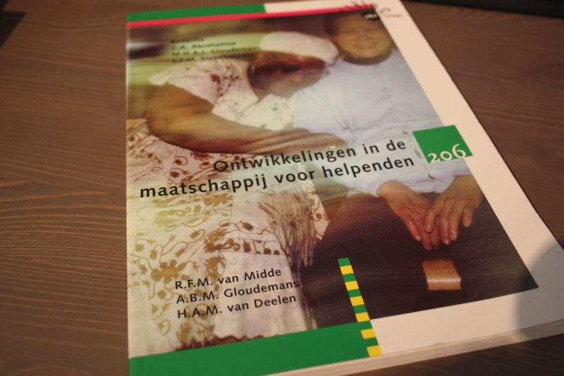 Midde, R.F.M. van; Gloudemans, A.B.N.; Deelen, H.A.M. van; Abrahamse, C.A.; Steenbakkers, L.J.M. - Ontwikkelingen in de maatschappij voor helpenden 206