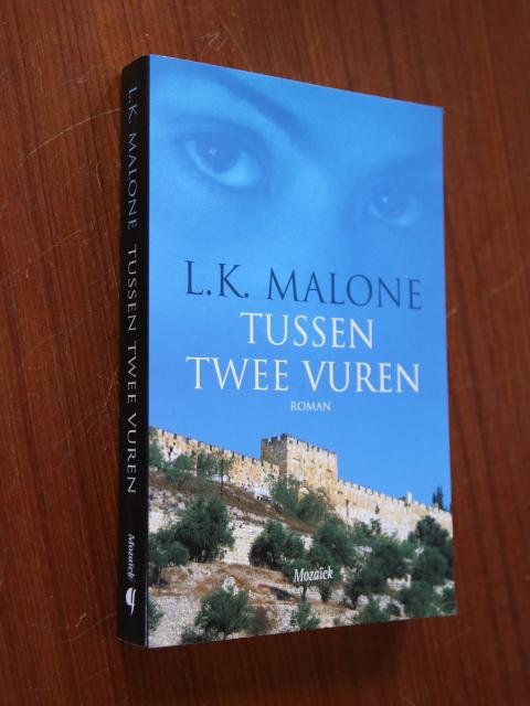 Malone, L.K. - Tussen twee vuren